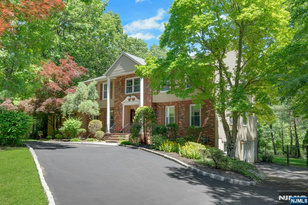 10 Moonshadow Court Butler, NJ 07405 - Photo 2 of 47