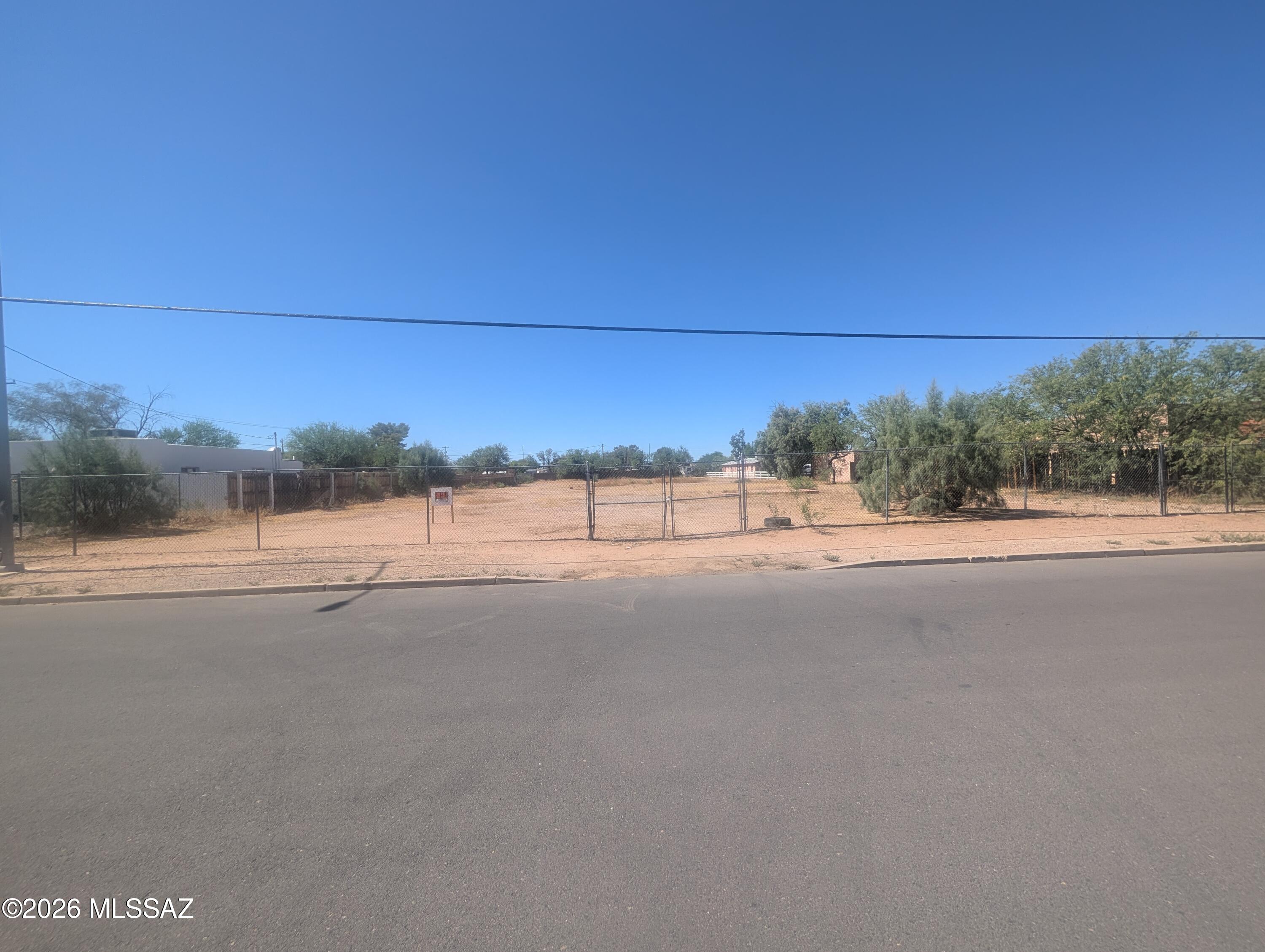 438 East Mohave Road Tucson, AZ 85705 - Photo 5 of 10 PXL_20260630_164311355