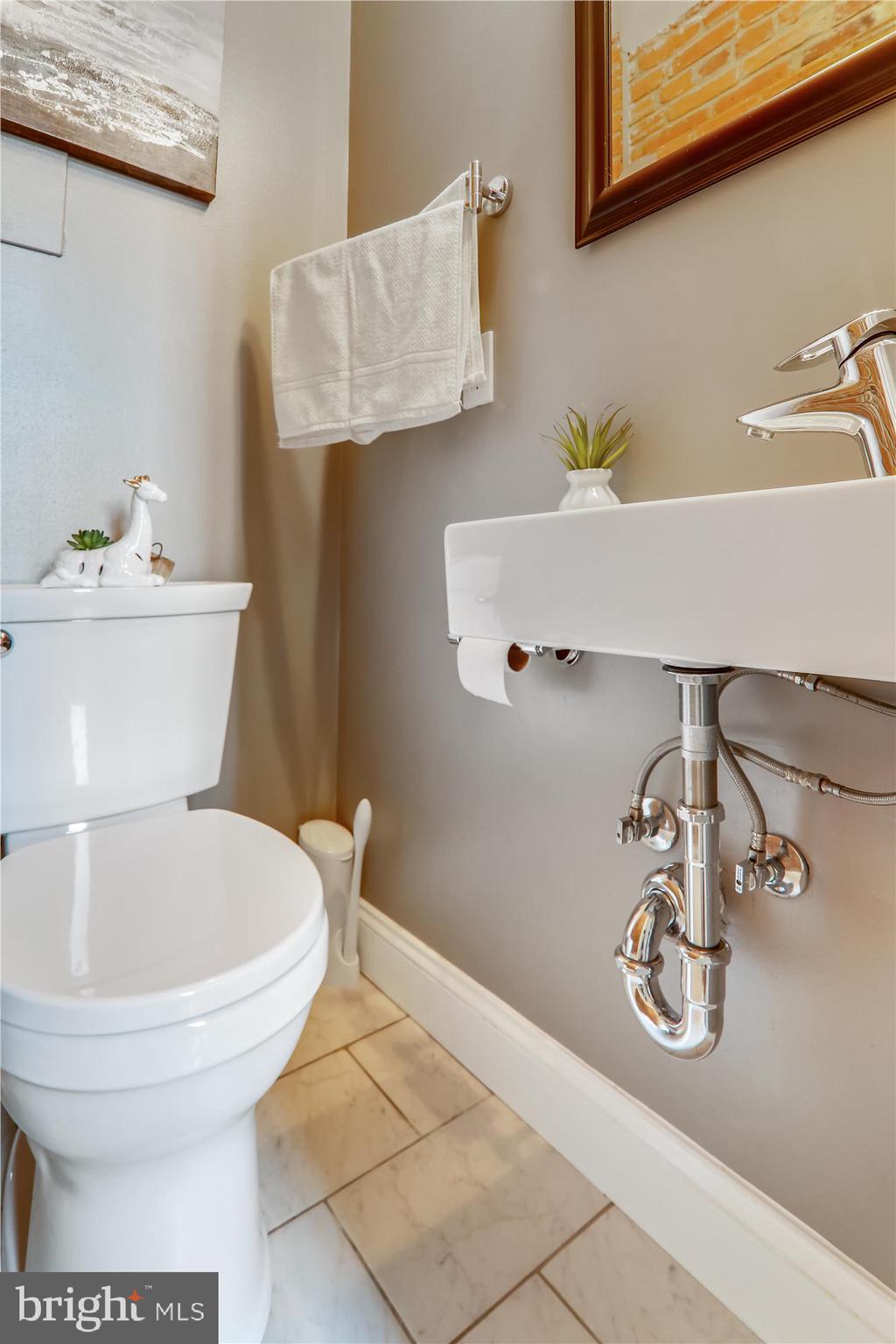 1402 E Street Southeast Washington, DC 20003 - Photo 11 of 40 Powder Room