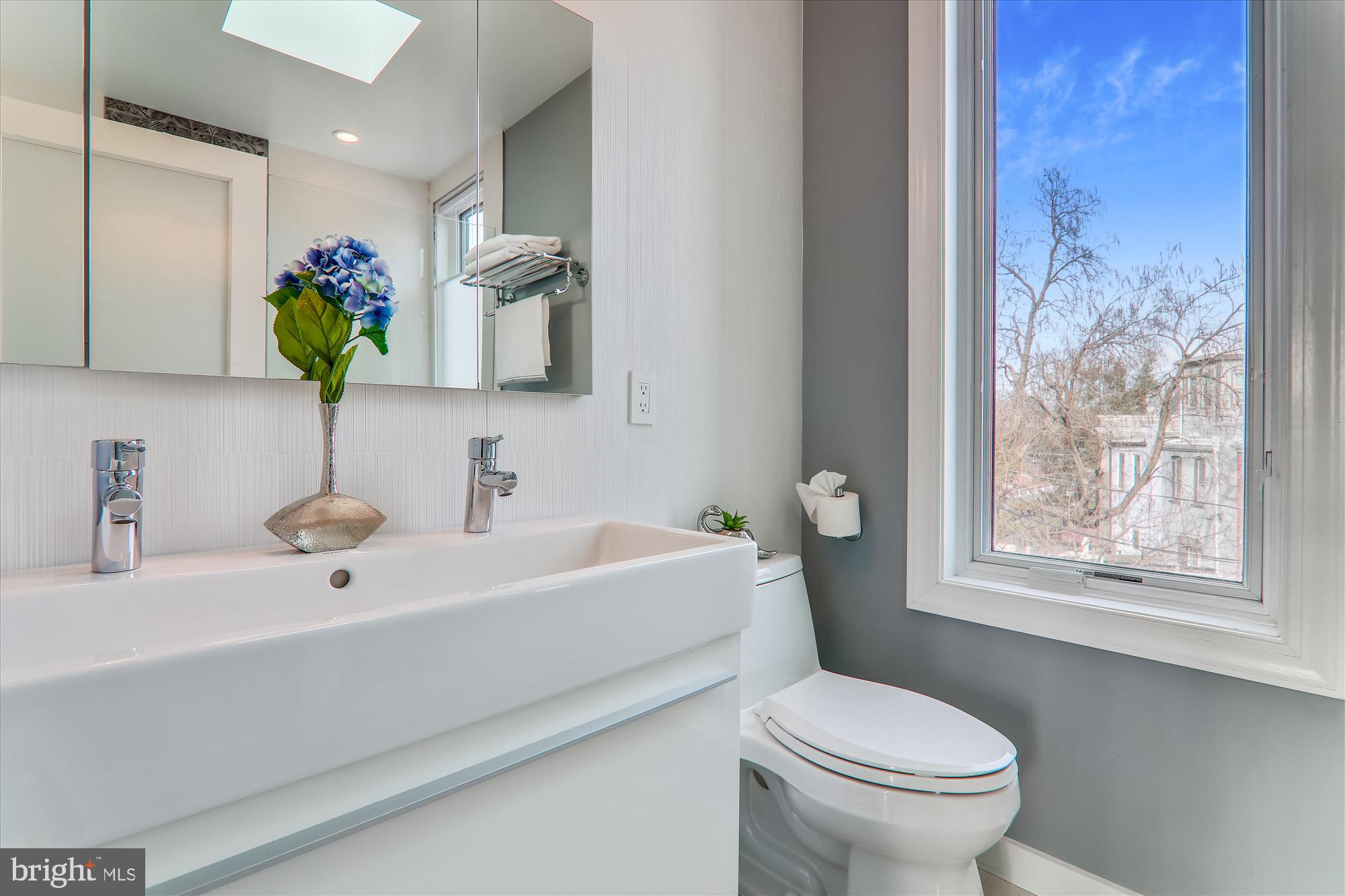 1402 E Street Southeast Washington, DC 20003 - Photo 27 of 40 3rd Floor Full Bathroom
