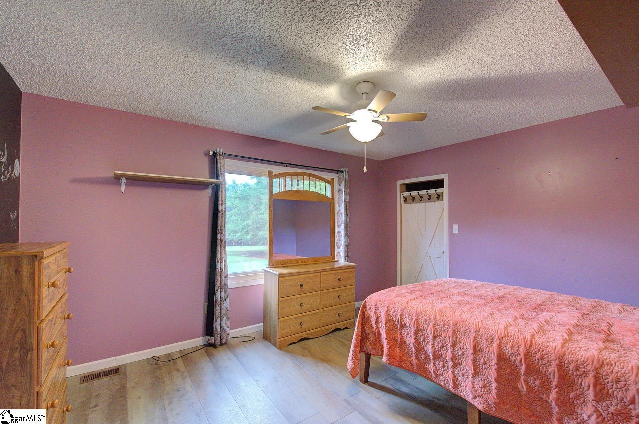 503 Edgewater Road Woodruff, SC 29388 - Photo 16 of 34