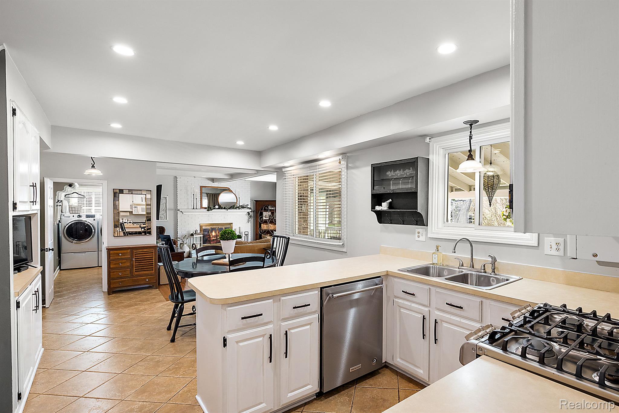 2725 Broadmoor Drive Rochester, MI 48309 - Photo 12 of 60 Gallery Image 12