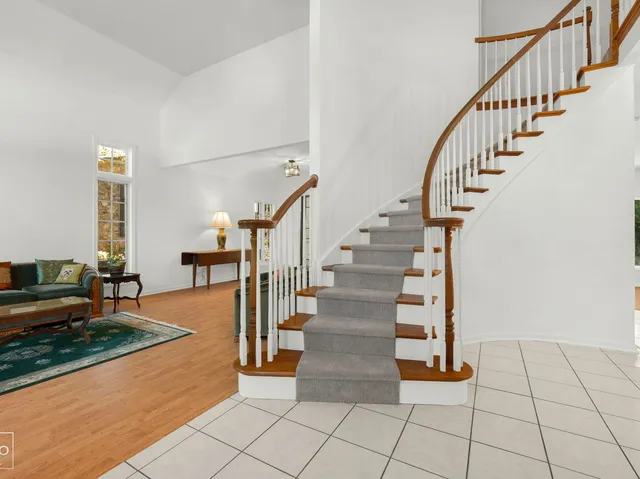 $800,000 | 9S211 Graceland Street, Downers Grove, IL 60516