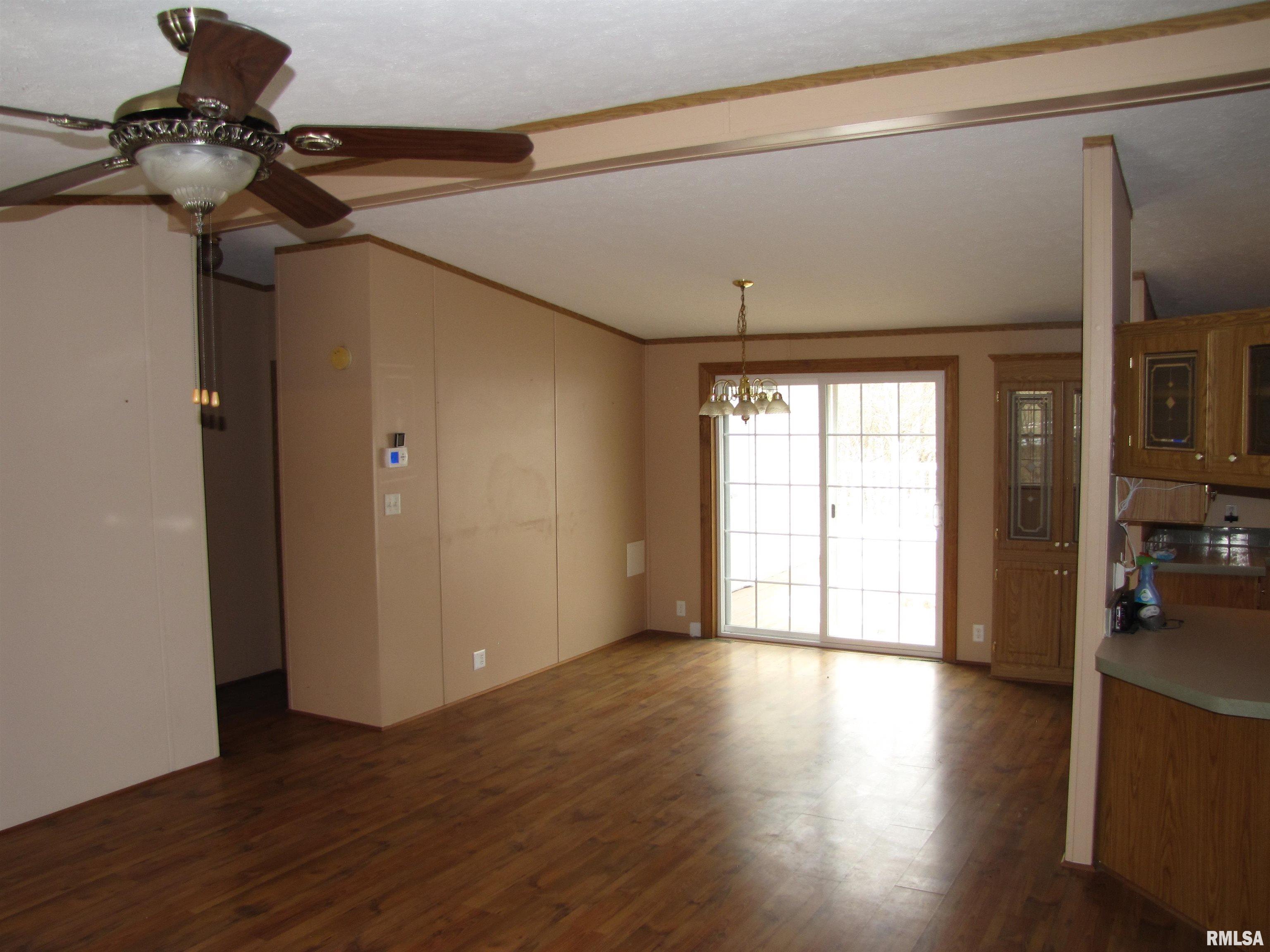 572 Gerrish Road Patoka, IL 62875 - Photo 2 of 30