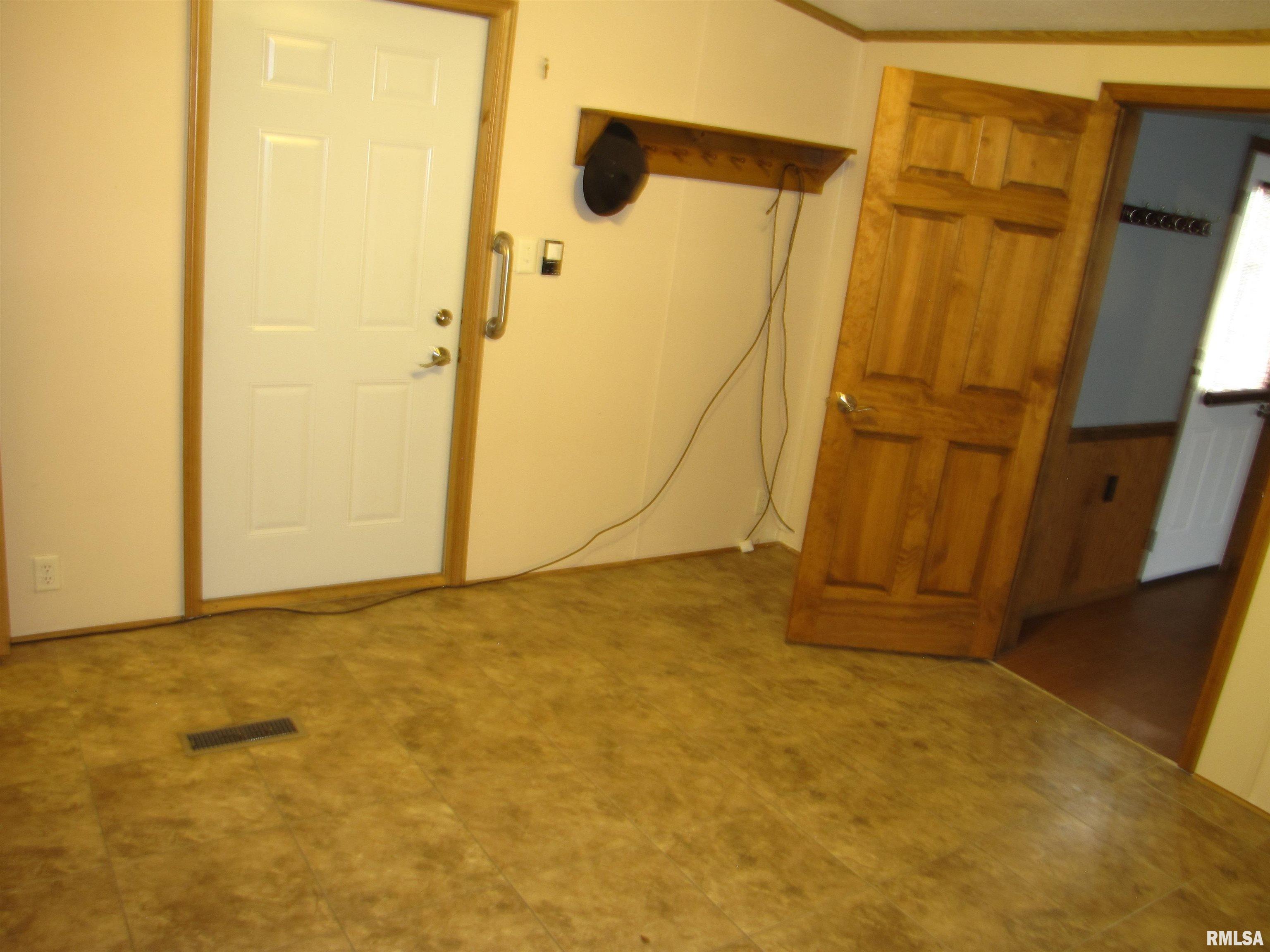 572 Gerrish Road Patoka, IL 62875 - Photo 8 of 30