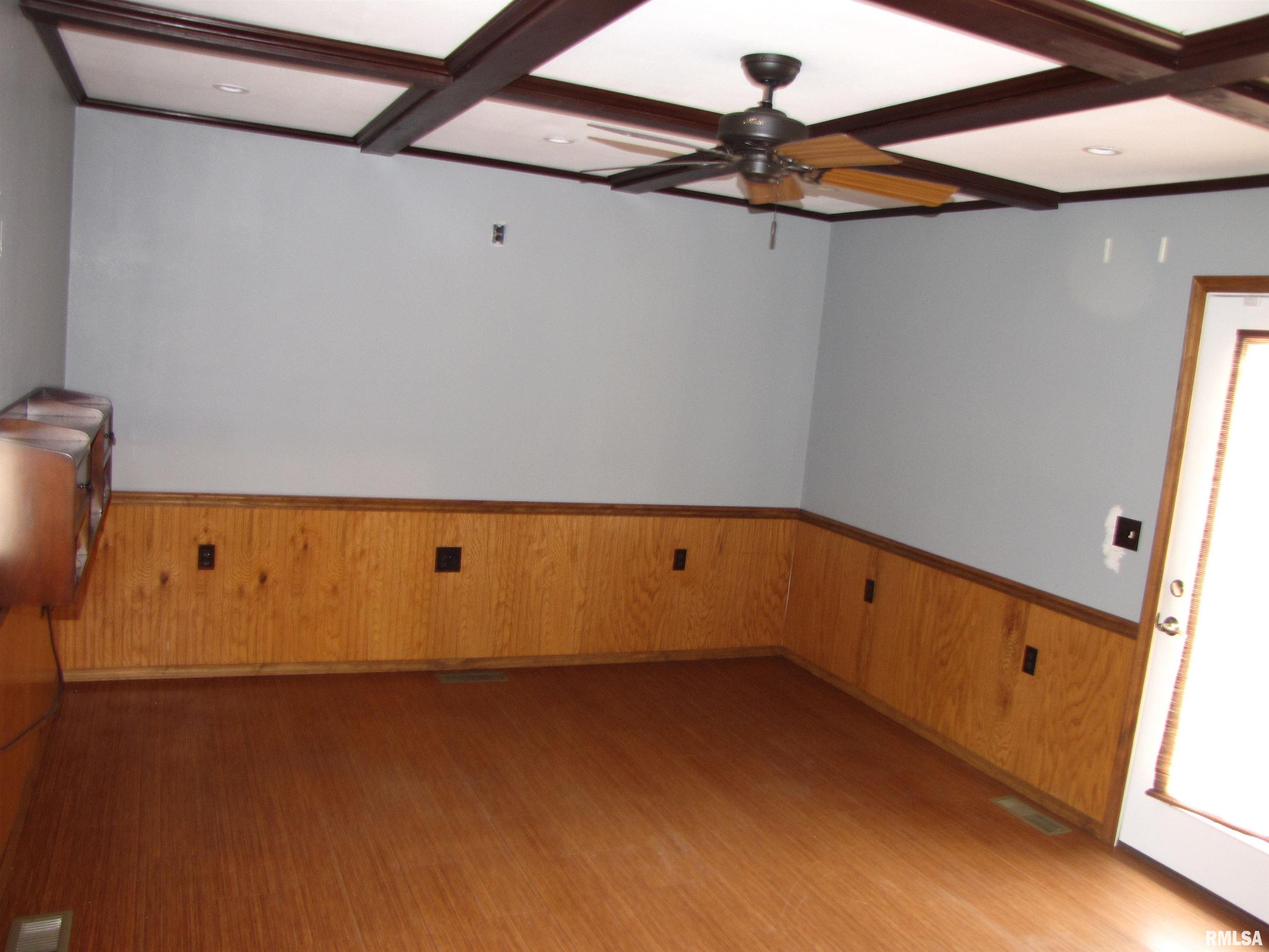 572 Gerrish Road Patoka, IL 62875 - Photo 9 of 30
