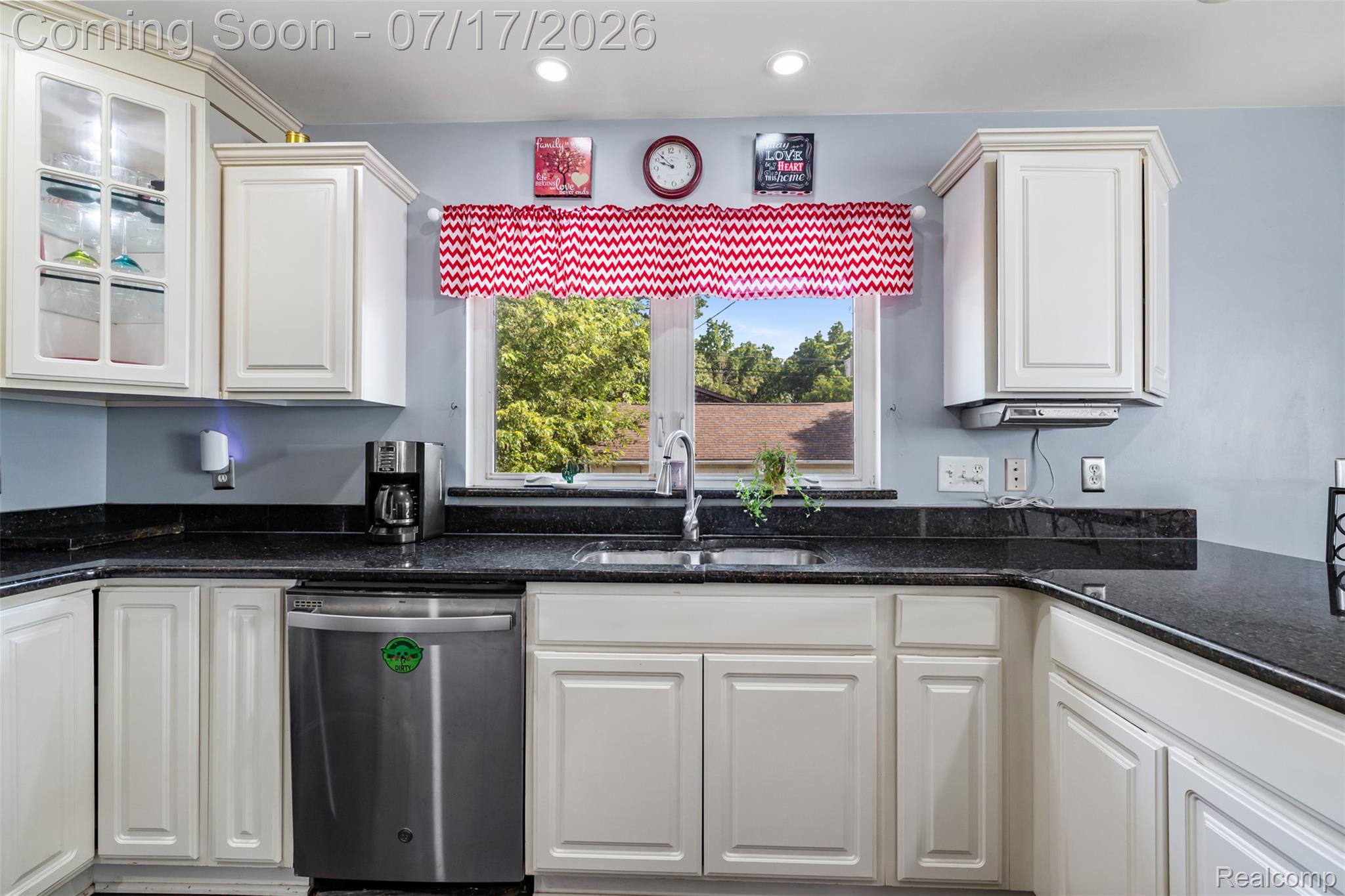 34604 Chestnut Street Wayne, MI 48184 - Photo 11 of 35 053.jpg