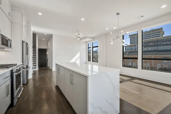 $1,000,000 | 1648 19th Avenue South, Nashville, TN 37212