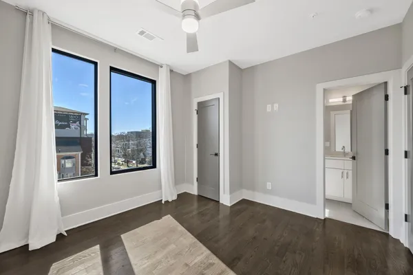 $1,000,000 | 1648 19th Avenue South, Nashville, TN 37212