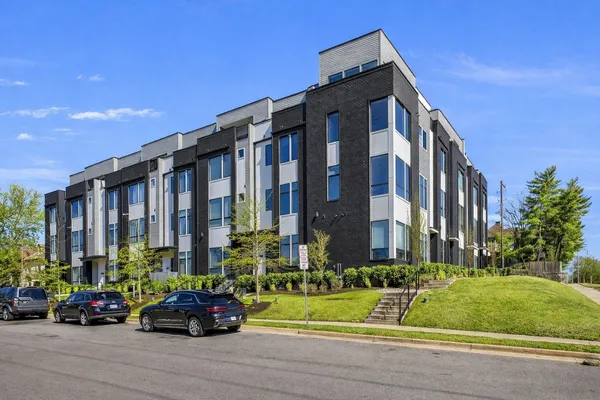 $1,000,000 | 1648 19th Avenue South, Nashville, TN 37212