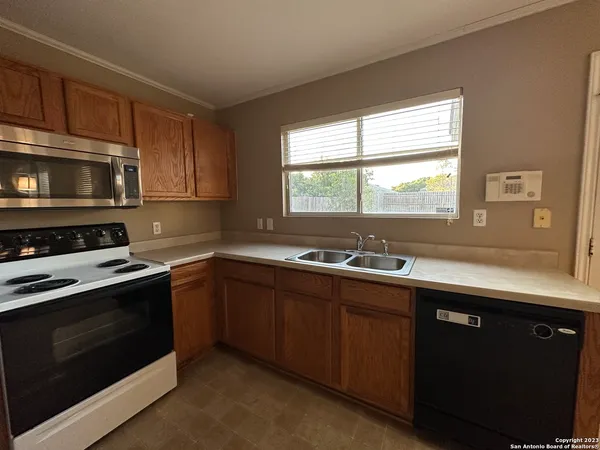 $1,700 | 8019 Rio NIEBLA, San Antonio, TX 78249