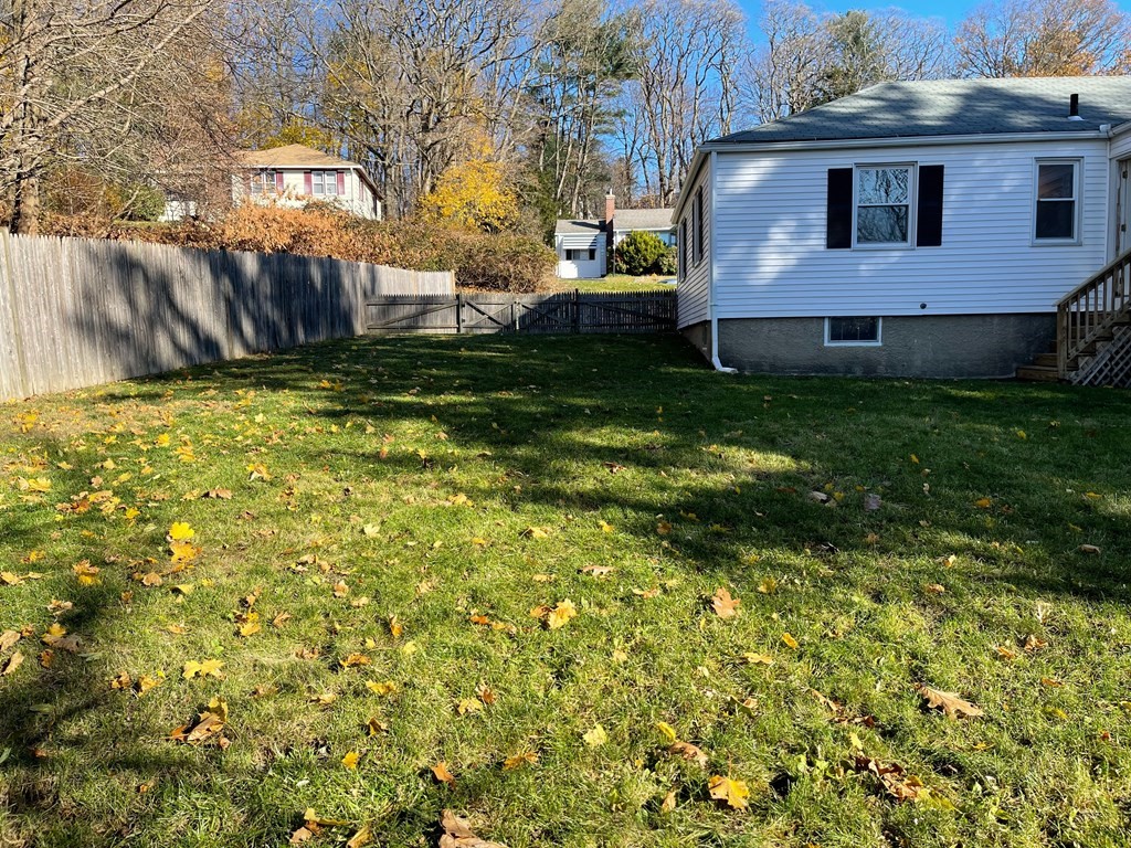 52 Westview Road Worcester, MA 01602 - Photo 3 of 16