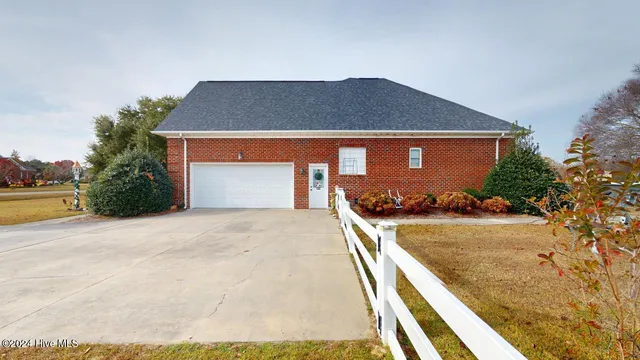$435,000 | 203 Pointe Drive, La Grange, NC 28551