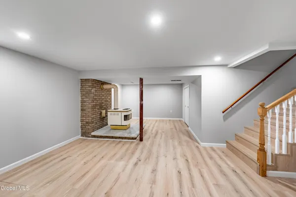 $419,900 | 50 Fairlawn Drive, Bethlehem, NY 12158
