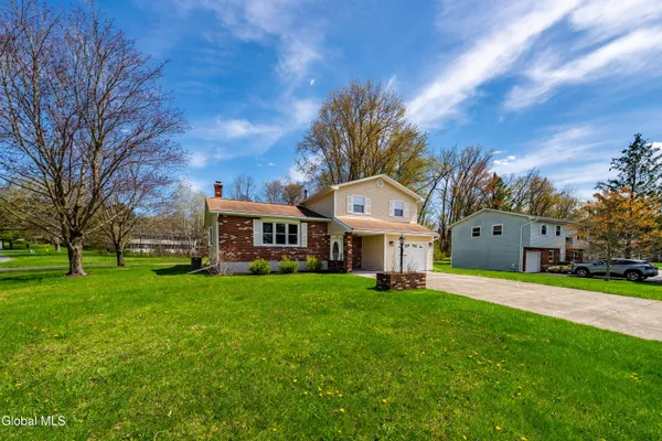 $419,900 | 50 Fairlawn Drive, Bethlehem, NY 12158