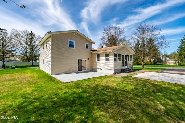 $419,900 | 50 Fairlawn Drive, Bethlehem, NY 12158