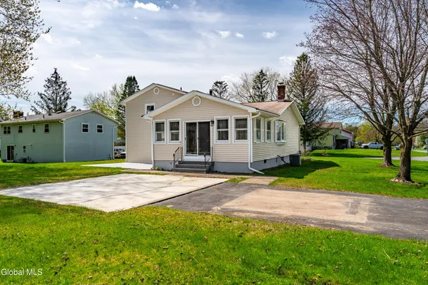 $419,900 | 50 Fairlawn Drive, Bethlehem, NY 12158