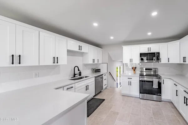 $419,900 | 50 Fairlawn Drive, Bethlehem, NY 12158