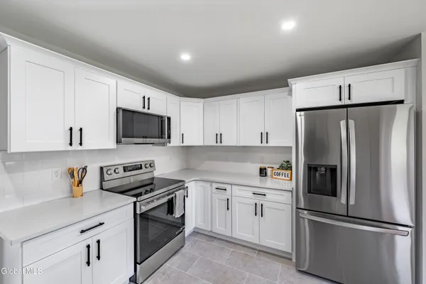 $419,900 | 50 Fairlawn Drive, Bethlehem, NY 12158