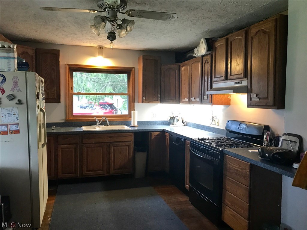 16208 Rapids Road Burton, OH 44021 - Photo 11 of 20 Original hardwood floor in kitchen, all appliances stay