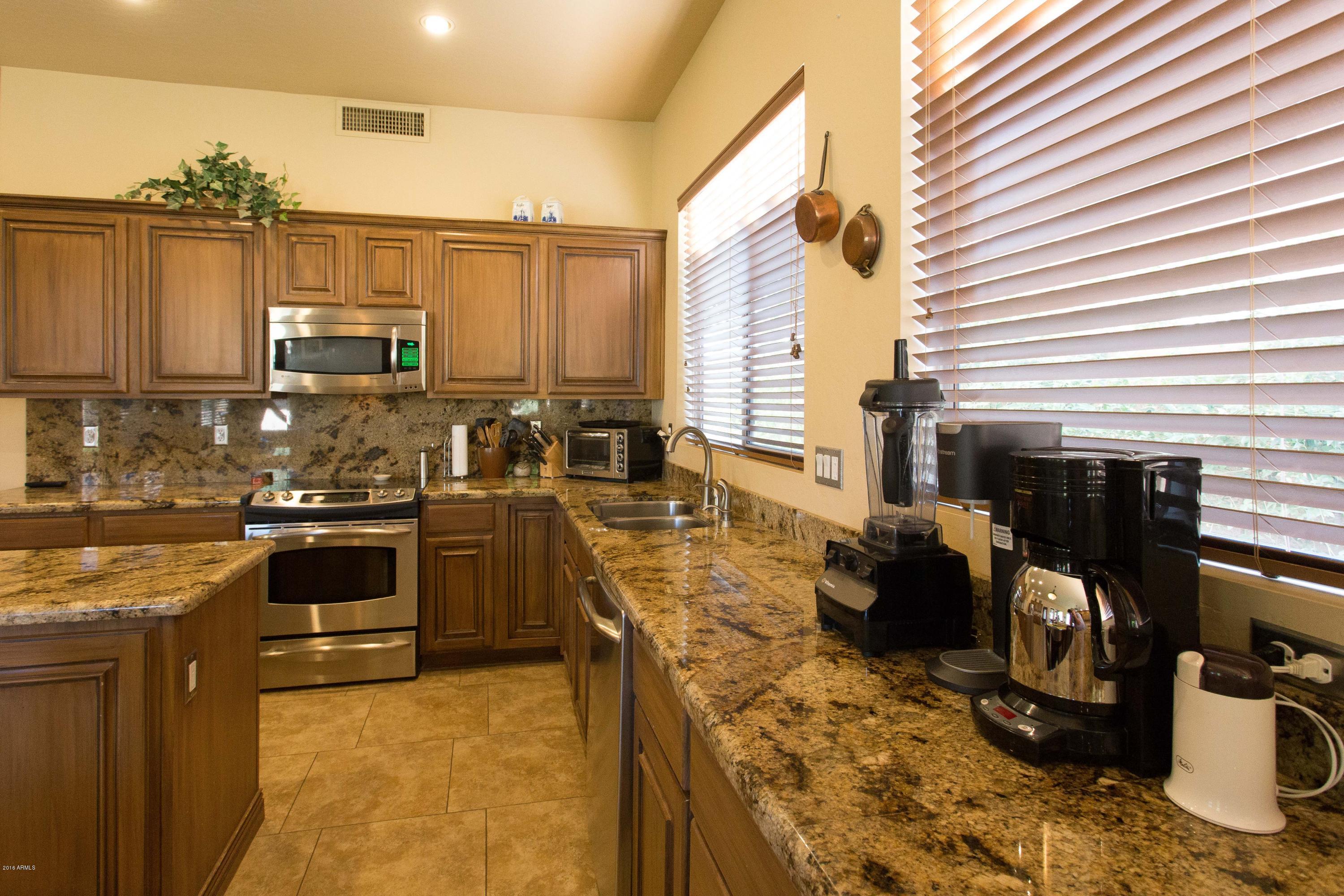 4332 East Swilling Road Phoenix, AZ 85050 - Photo 3 of 22 4332 E Swilling 26