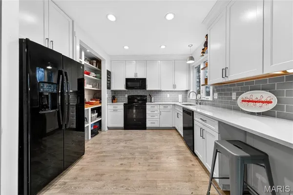 $525,000 | 1187 Hawken Place, Webster Groves, MO 63119