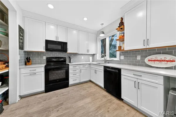 $525,000 | 1187 Hawken Place, Webster Groves, MO 63119