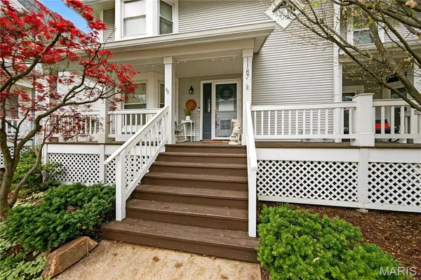$525,000 | 1187 Hawken Place, Webster Groves, MO 63119