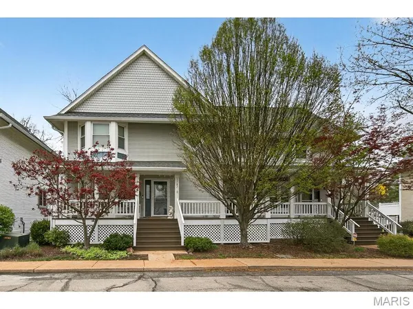 $525,000 | 1187 Hawken Place, Webster Groves, MO 63119