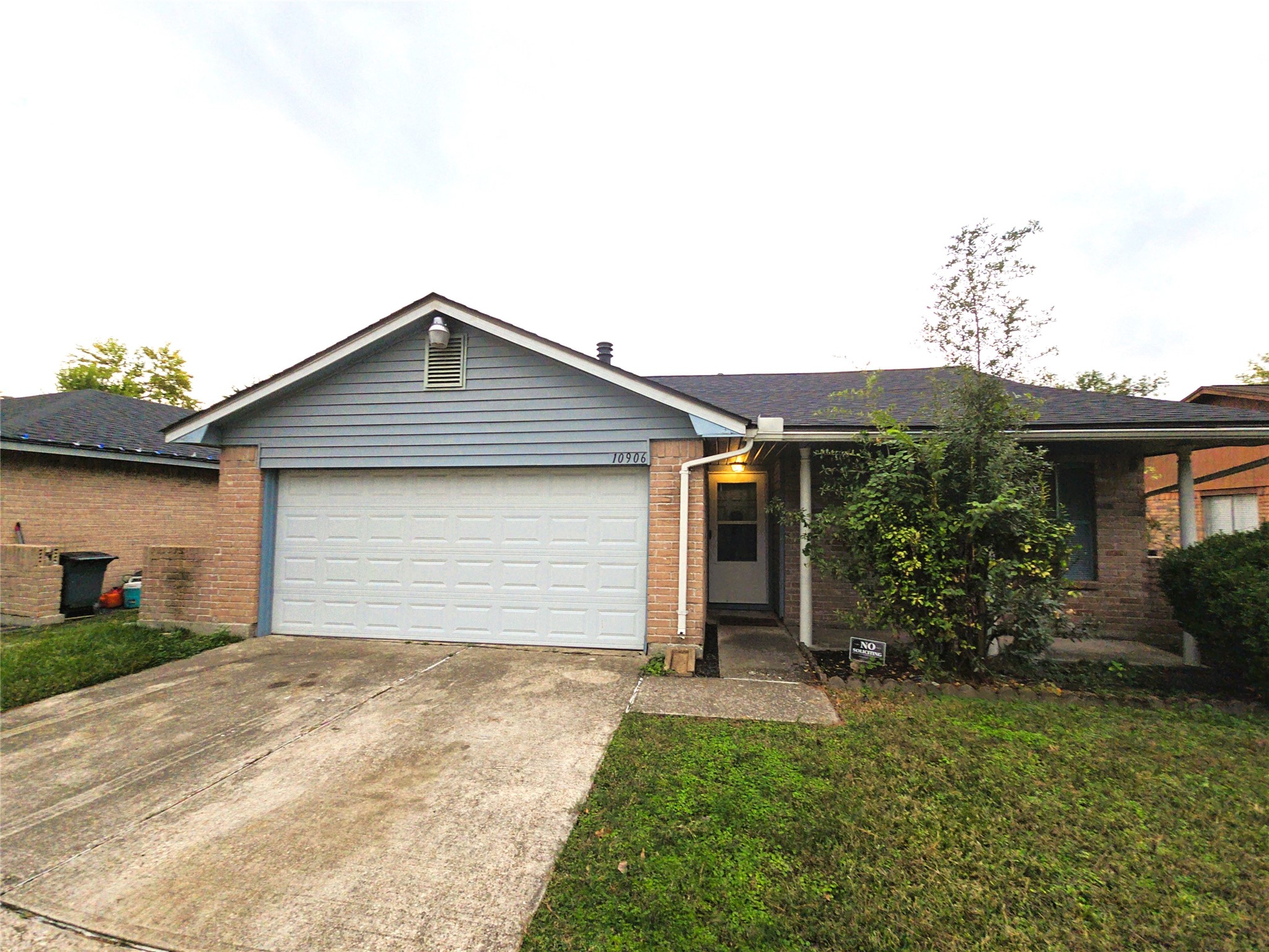 10906 Maple Rock Drive Humble, TX 77396 - Photo 22 of 27 a front view of house with yard