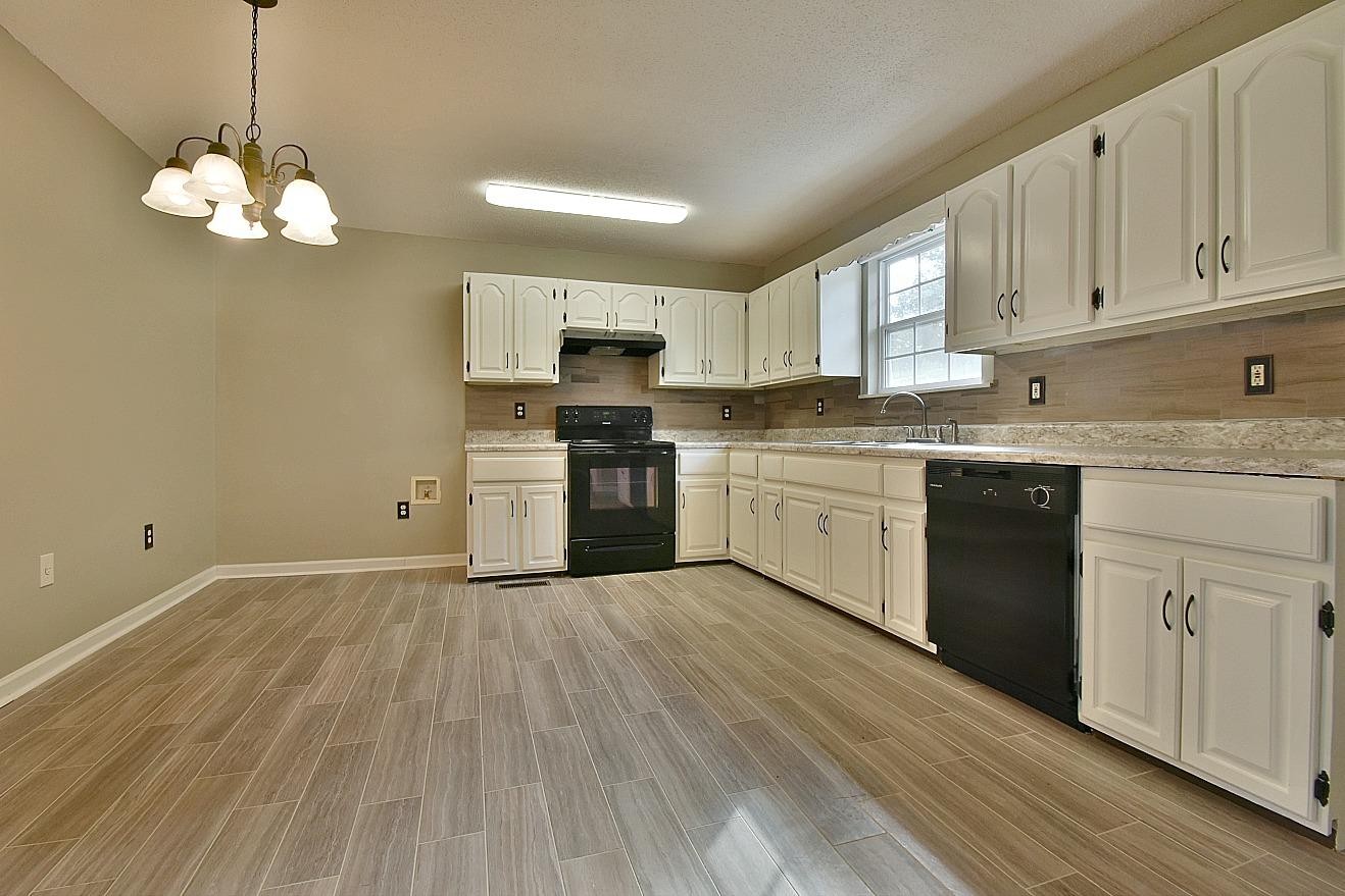2880 Oakland Road Philadelphia, TN 37846 - Photo 14 of 27 a kitchen with stainless steel appliances granite countertop a sink a stove a refrigerator and cabinets
