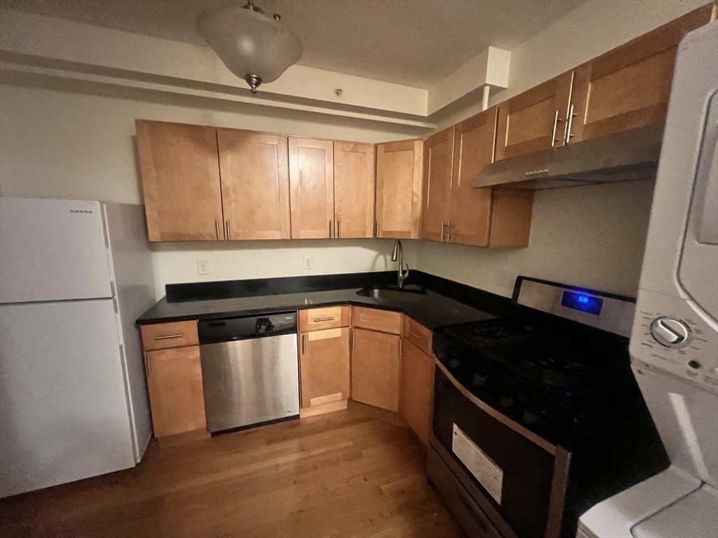 16 Centennial Place, Unit 3R Framingham, MA 01701 - Photo 4 of 7