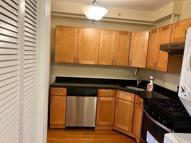 $2,300 | 16 Centennial Place, Unit 3R, Framingham, MA 01701