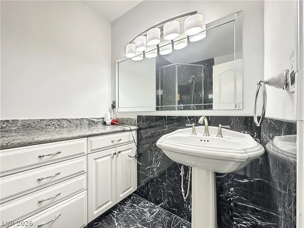 $1,400 | 730 South Royal Crest Circle, Unit 424, Las Vegas, NV 89169