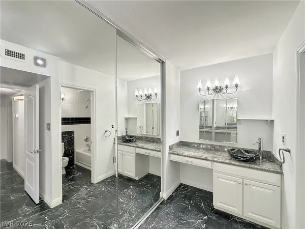 $1,400 | 730 South Royal Crest Circle, Unit 424, Las Vegas, NV 89169