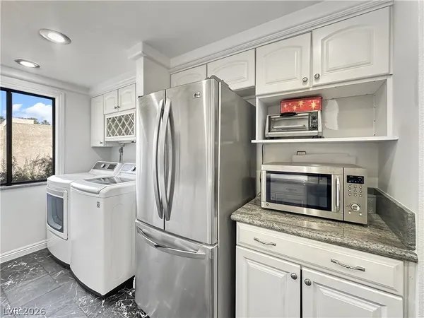 $1,400 | 730 South Royal Crest Circle, Unit 424, Las Vegas, NV 89169