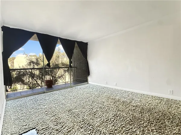 $1,400 | 730 South Royal Crest Circle, Unit 424, Las Vegas, NV 89169