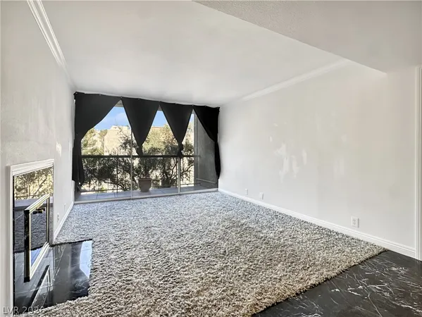 $1,400 | 730 South Royal Crest Circle, Unit 424, Las Vegas, NV 89169