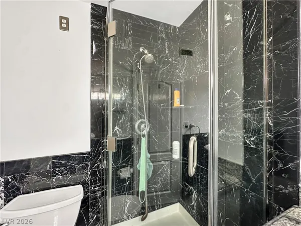 $1,400 | 730 South Royal Crest Circle, Unit 424, Las Vegas, NV 89169