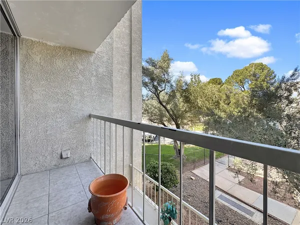 $1,400 | 730 South Royal Crest Circle, Unit 424, Las Vegas, NV 89169