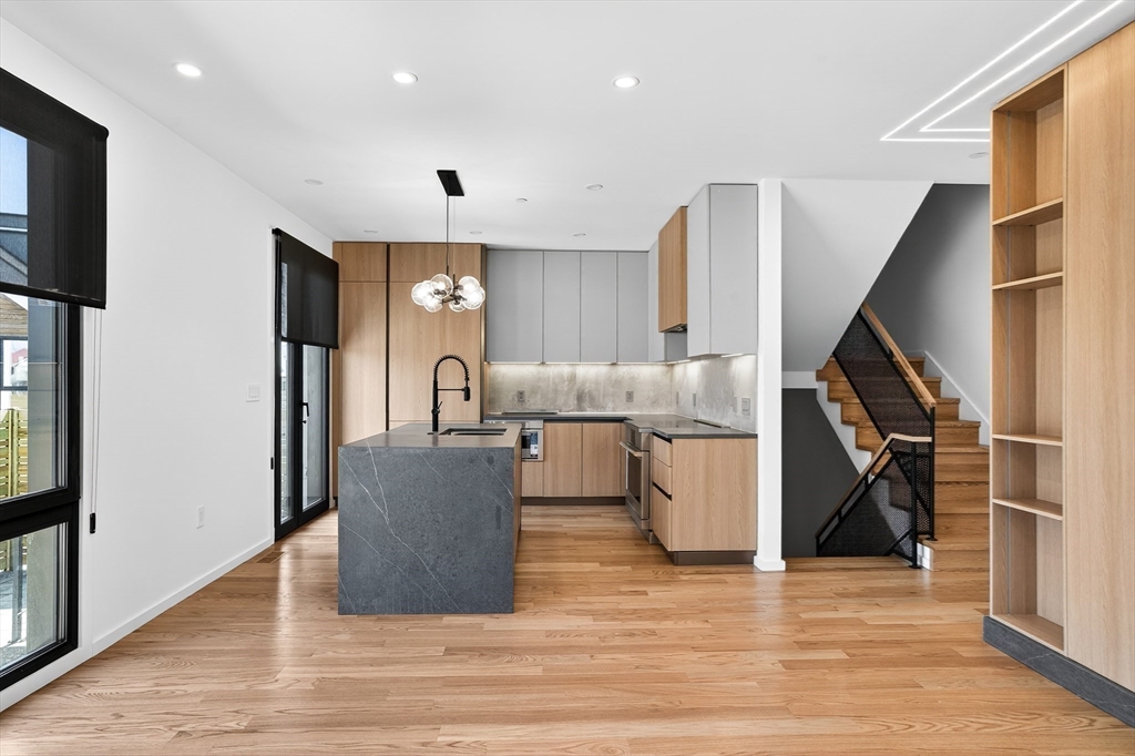 15 Algonquin Road, Unit 2 Newton, MA 02467 - Photo 3 of 27