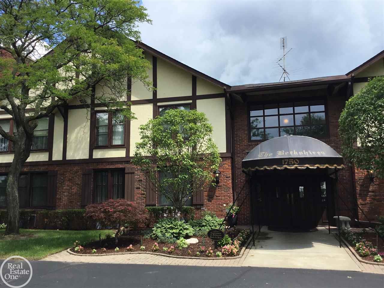 1750 Vernier Road, Unit 20 Grosse Pointe, MI 48236 - Photo 25 of 25 31399424-24.JPG