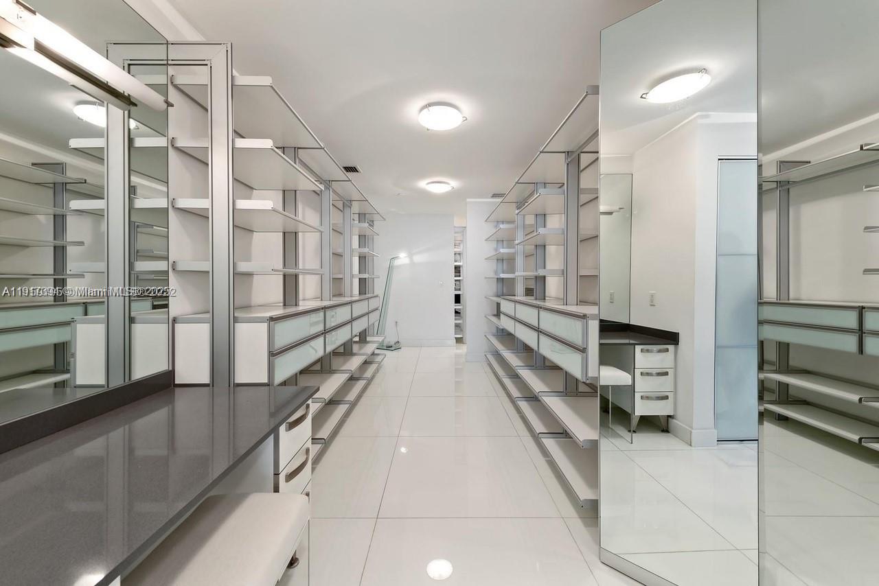 1040 Biscayne Boulevard, Unit 4403 Miami, FL 33132 - Photo 20 of 31 a view of a walk in closet