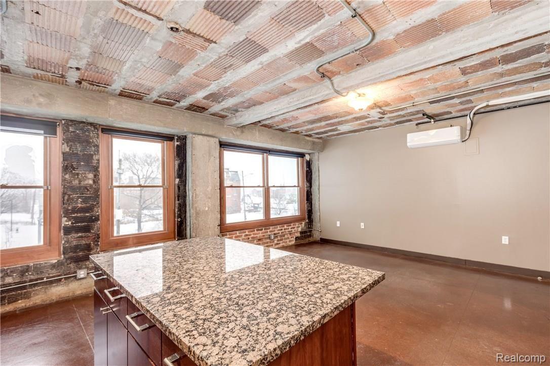 2915 John R Street, Unit 203 Detroit, MI 48201 - Photo 13 of 22 2915 John R St Detroit MI-print-012-22-2915 John R Street unit-4200x2800-300dpi.jpg