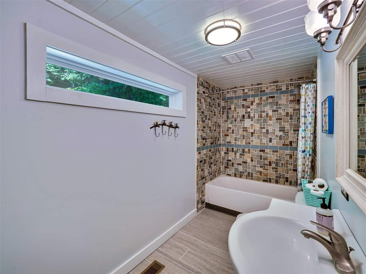 6758 South Maple City Road Maple City, MI 49664 - Photo 22 of 40 1865782-21.JPG