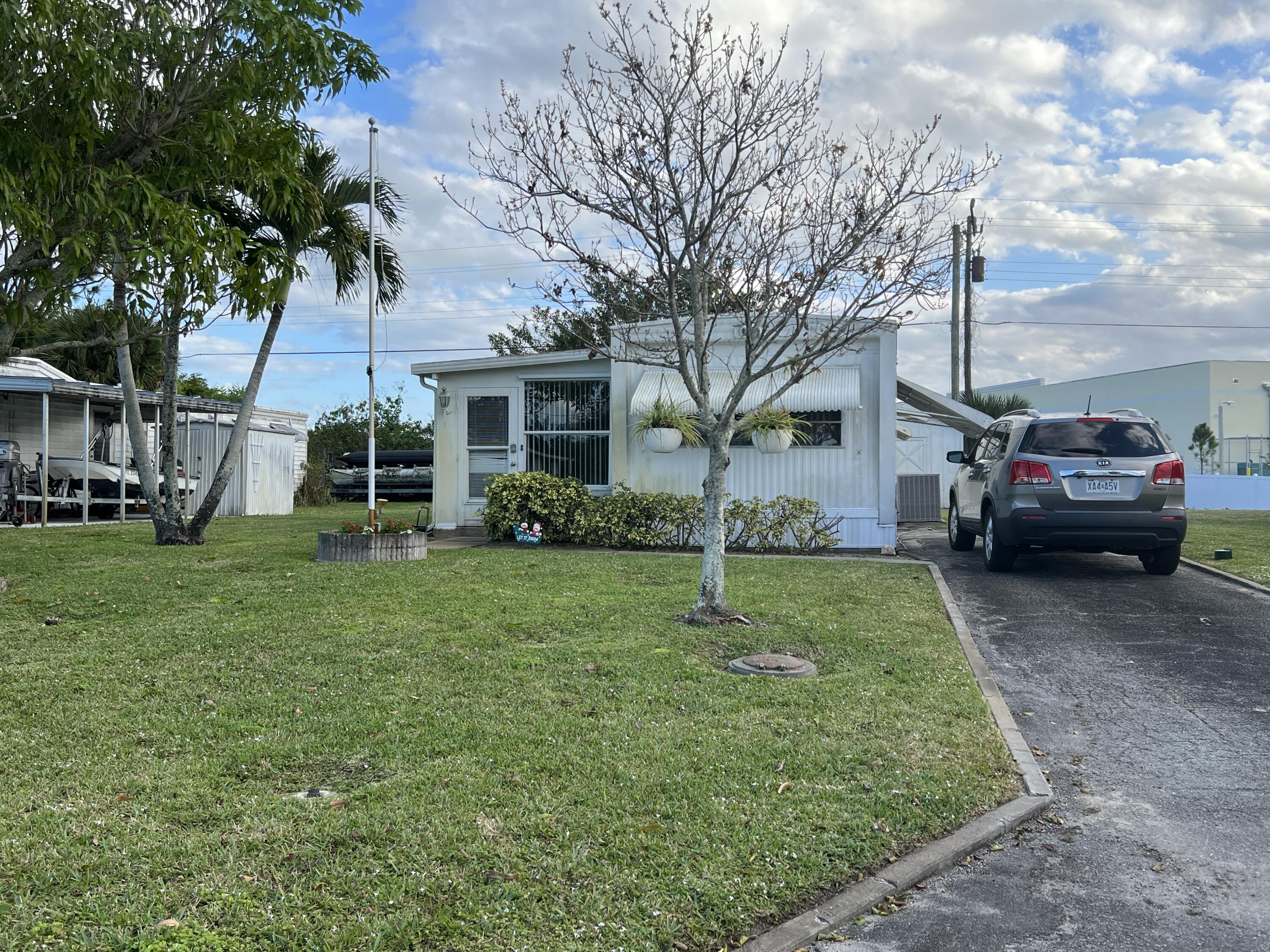 6960 Southeast Ridgeway Terrace Hobe Sound, FL 33455 - Photo 1 of 23 exterior front