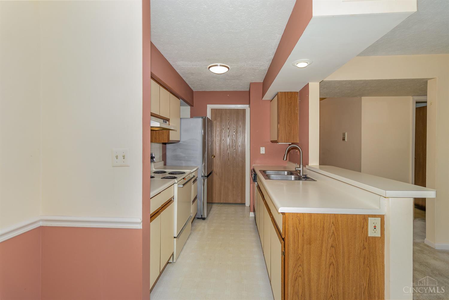 9317 Winton Road, Unit 6 Cincinnati, OH 45231 - Photo 4 of 17 Gallery Image 4