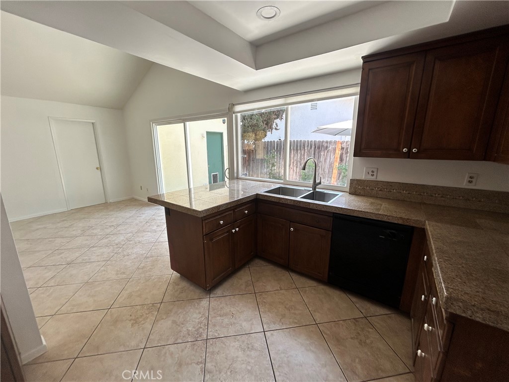 3385 Valencia Hill Drive Riverside, CA 92507 - Photo 11 of 20