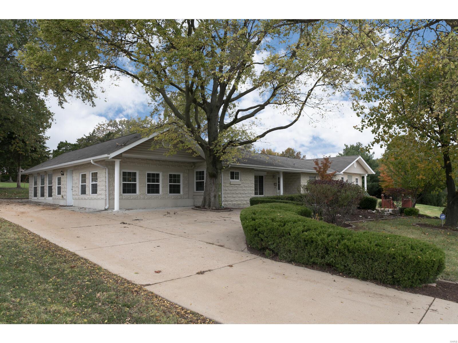 4239 Von Talge Road St. Louis, MO 63128 - Photo 3 of 34 Gallery Image 3