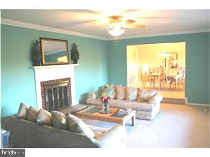 4 Hill Road Burlington, NJ 08016 - Photo 6 of 22 Living Room